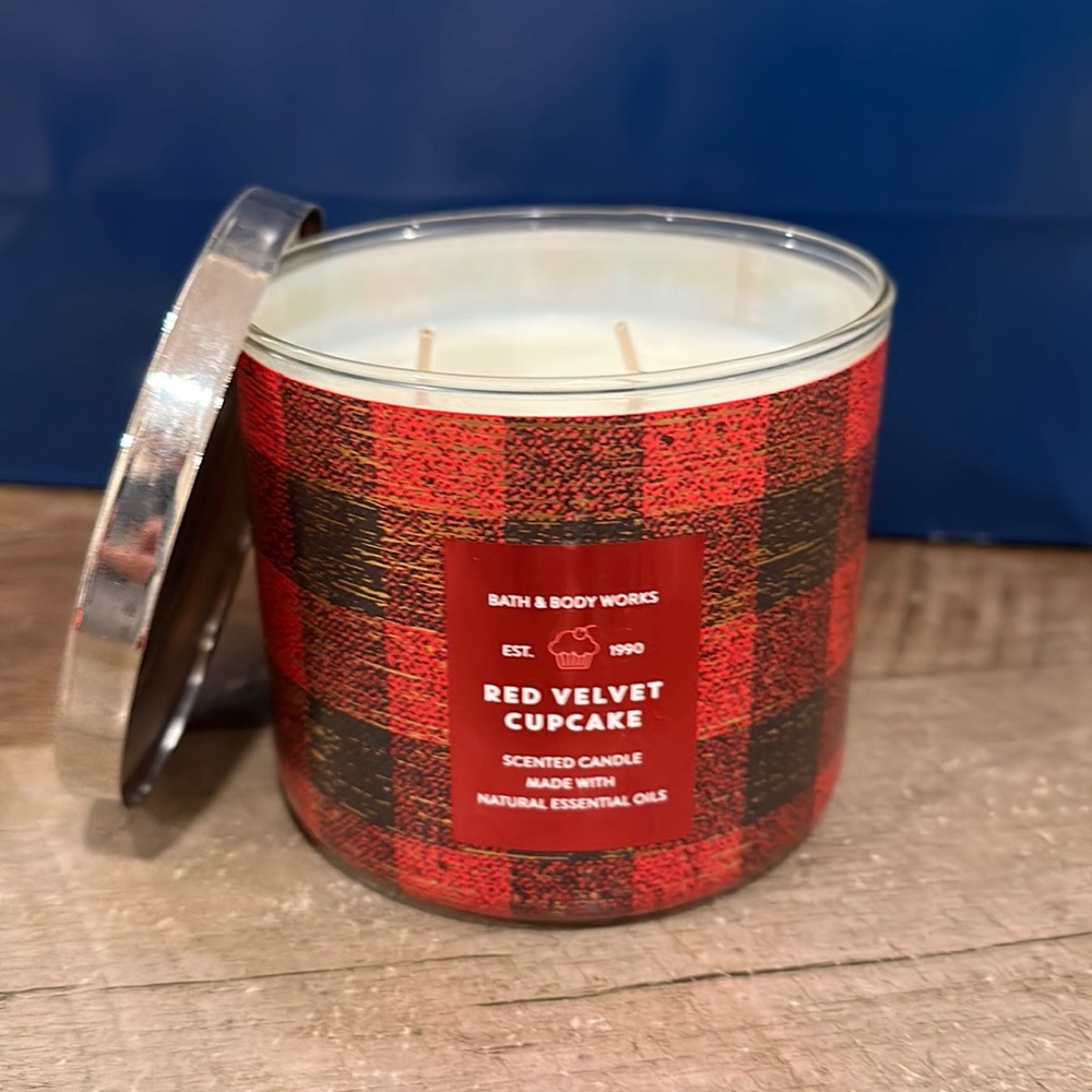 Bath & Body Works Candle - Red Velvet Cupcake